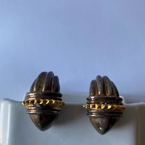 VINTAGE Lovely peuter/gold/silver oval clip-on earrings, Size: 1.5”H x 1/2”W